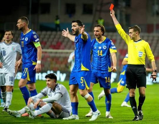 kaiyun.com-世体：意大利国内对巴斯托尼的攻击可能促使他离开，巴萨有意